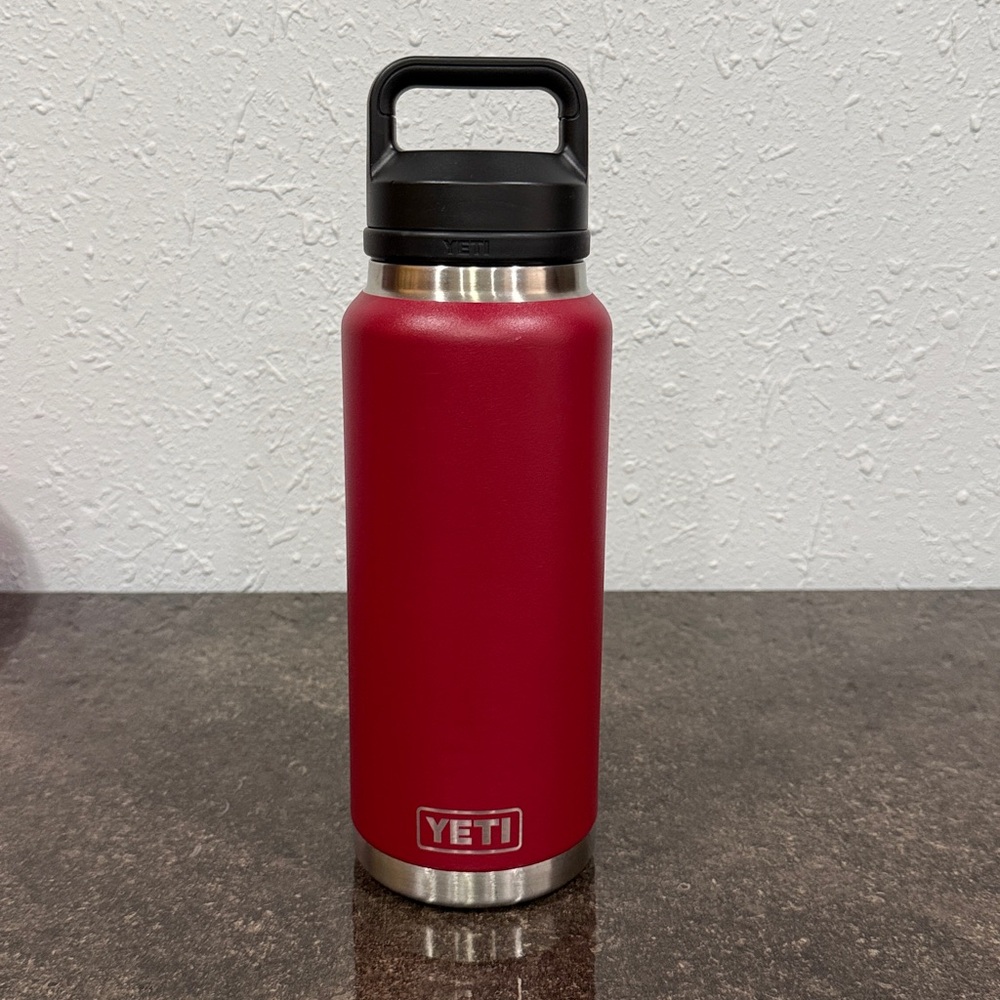 YETI Rambler 36oz‎ Bottle with Straw Lid Harvest Red